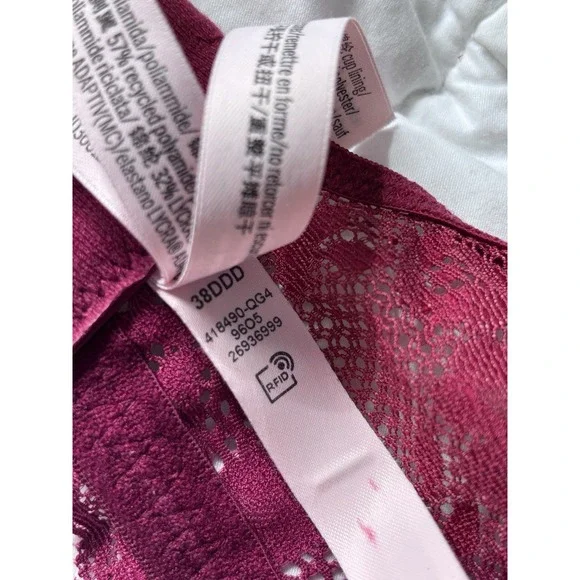 NWOT Lot Of Two Victorias Secret Bras 38DDD Lace Very Sexy Low Cut Dream Angels - Picture 4 of 8